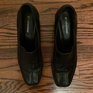 Women’s size 7.5 Naturalizer black booties. Very comfy.